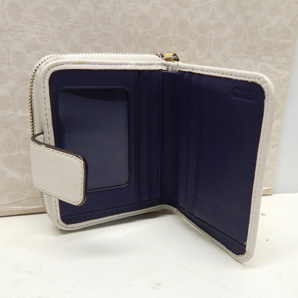 Coach Folded Wallet - Picture 6 of 9